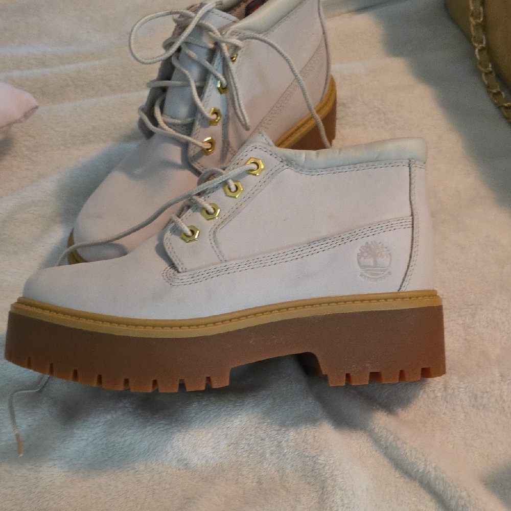 Timberland Women's Lace-Up Cream and Brown Boots